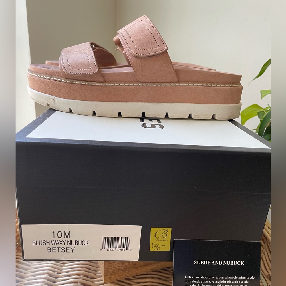 J/Slides Betsy sandal